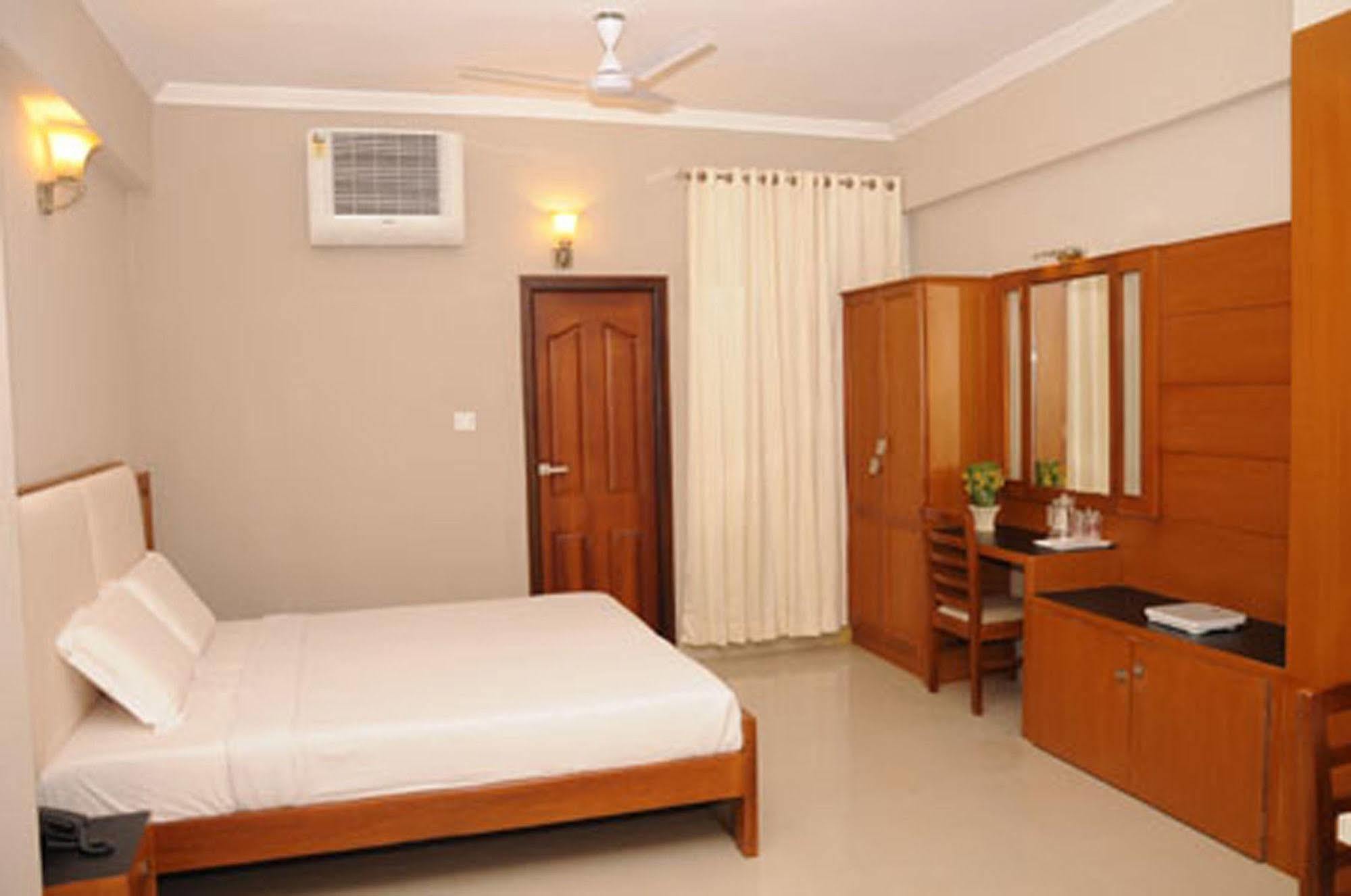 Hotel Pearl International Chennai Exterior photo